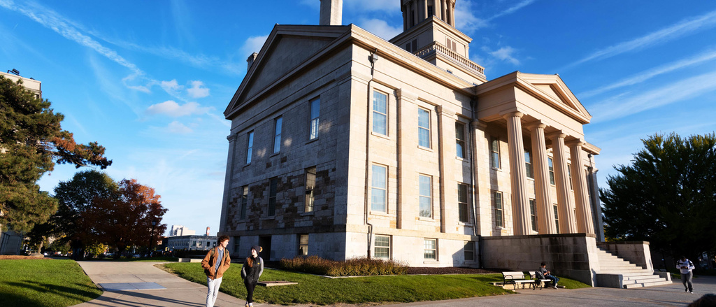 Alt="Students walking near the Old Capitol."