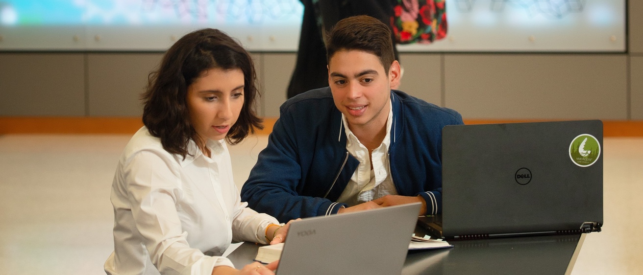 Students collaborating in Seamans Center