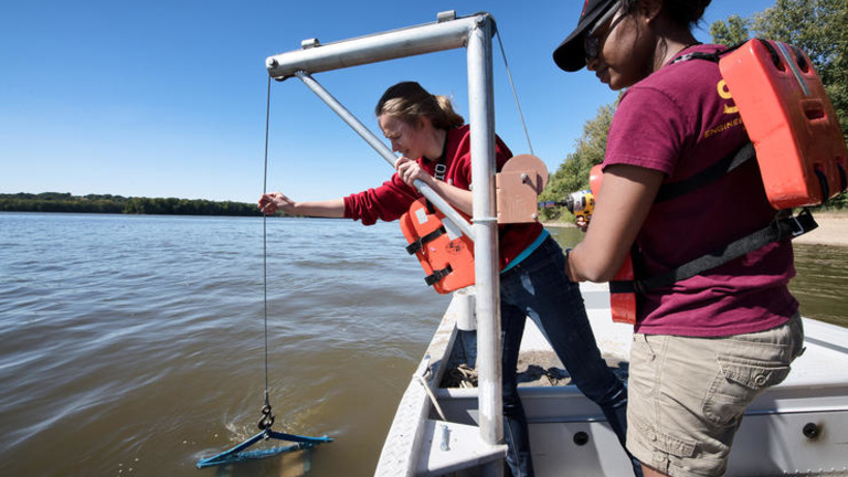 Iowa hydroscience students testing Iowa River